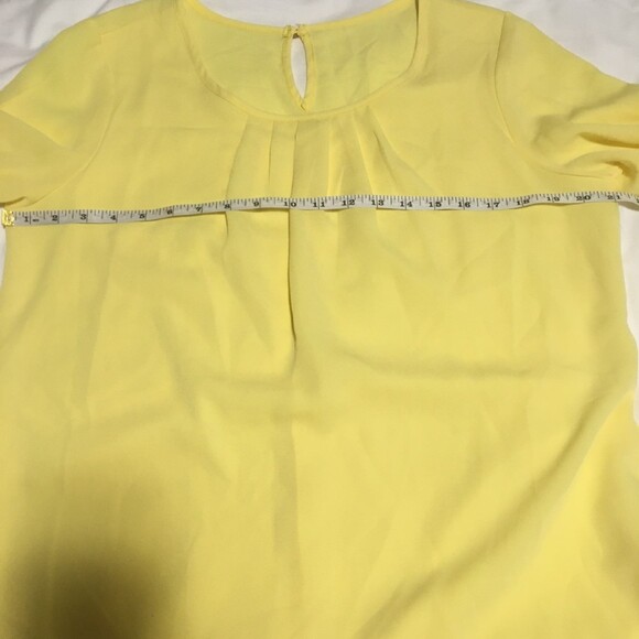 Unbranded top Womens Medium sunshine yellow roll tab sleeves keyhole back blouse - Picture 3 of 6